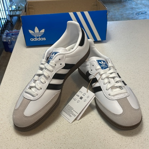 Selling brand new Adidas Samba US size 7 - Picture 2 of 4